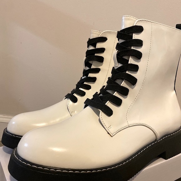 ROCKET DOG WHITE COMBAT BOOTS - Picture 1 of 6